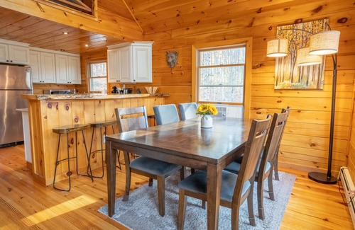 Campton Casa | Beautiful private rustic log cabin, pool, hot tub
