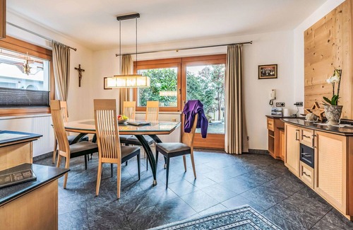 Eckartau Villa | Estupenda casa de vacaciones privada para 12 personas con WIFI, TV y patio