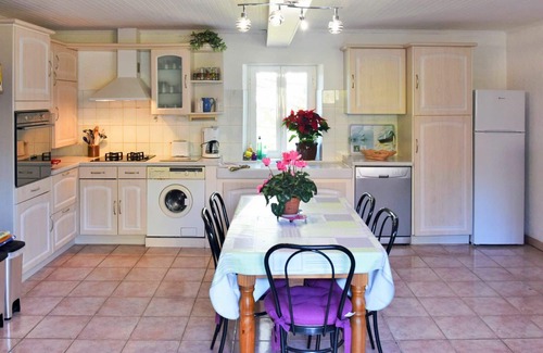 Blanquefort-sur-Briolance Villa | Casa de vacaciones privada con A/C, WIFI, piscina privada, TV, terraza, mascotas permitida