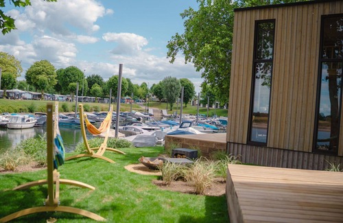 Maurik Casa | Maravillosa casa de vacaciones privada con WIFI, TV, terraza, mascotas permitida y aparcamiento