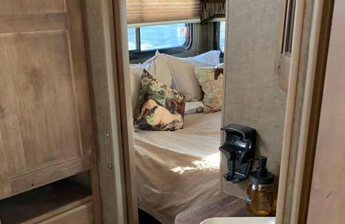 Pilot Hill Casa | Beautiful Property on 5 Acres in Sierra Foothills with Stunning Views - hot tub