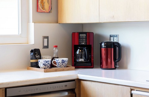 East Richmond Heights Casa | Beautiful, relaxing home with natural light & beautiful views of San Francisco.