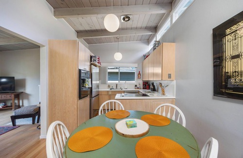 East Richmond Heights Casa | Beautiful, relaxing home with natural light & beautiful views of San Francisco.