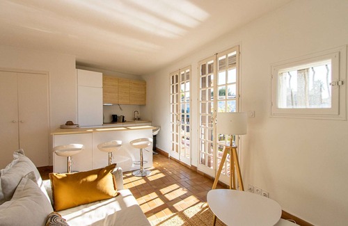 Port Grimaud Apartamento | Beautiful renovated 2-room apartment in Port GrimaudSouth - WIFI