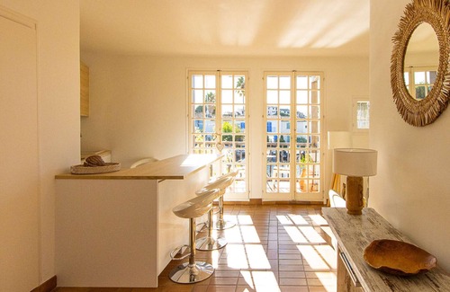 Port Grimaud Apartamento | Beautiful renovated 2-room apartment in Port GrimaudSouth - WIFI