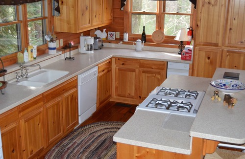 Lakemont Cabina | Hermosa casa de lago y casa de madera rústica en medio de árboles