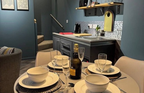 Dalry Casa | Beautiful Scottish mews with hot tub