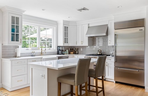 Southampton Casa | Nuevo en el mercado: rancho encantador totalmente renovado en Southampton Village