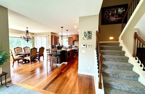 Cedar Rapids Casa | Beautiful & Spacious 6-bedroom house with Entertainment