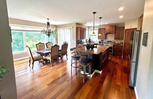 Cedar Rapids Casa | Beautiful & Spacious 6-bedroom house with Entertainment