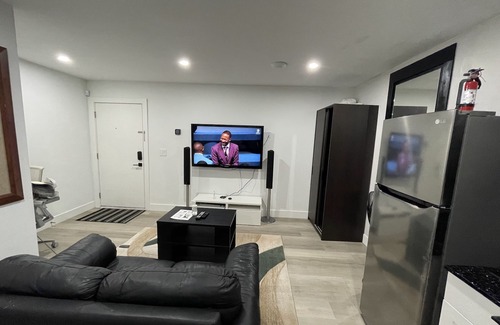 Guildford Casa | Beautiful Studio, fully furnished and private