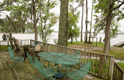 Columbia Casa | Hermosas puestas de sol, cipreses y retiro de musgo español