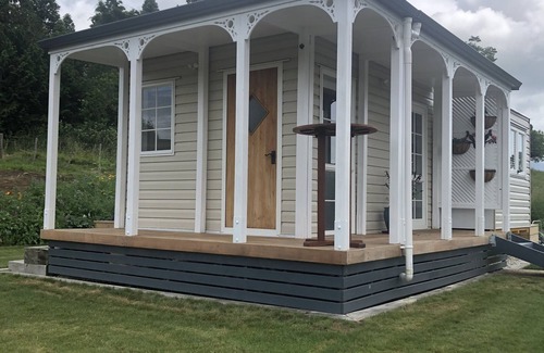 Pirongia Cabaña | Beautiful Tiny House with communal water hole.