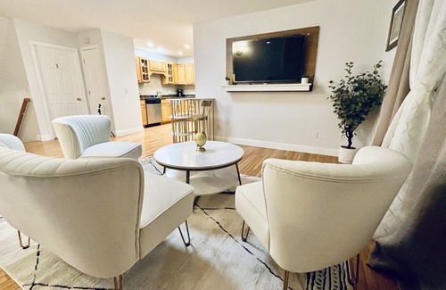 Worcester Casa | Beautiful two-story home close to downtown worcester 5beds-4bedroom