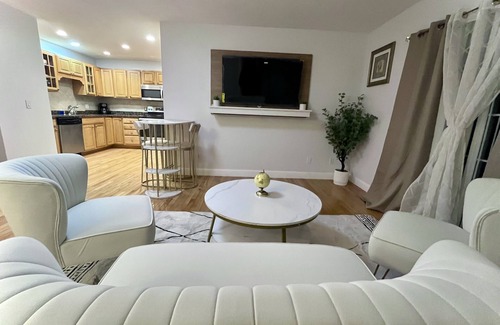 Worcester Casa | Beautiful two-story home close to downtown worcester 5beds-4bedroom