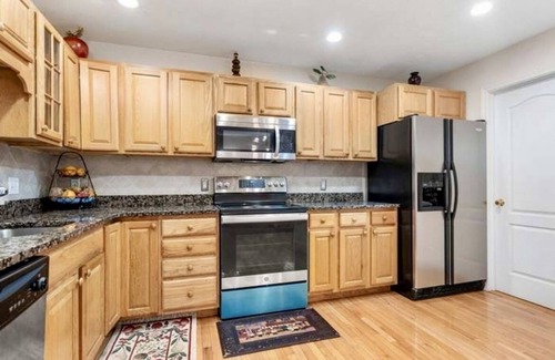 Worcester Casa | Beautiful two-story home close to downtown worcester 5beds-4bedroom