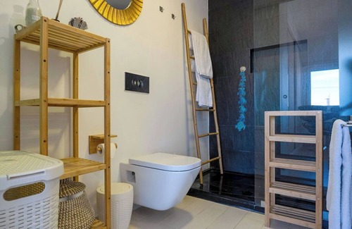 Gale Villa | Hermosa Villa cerca de la playa con piscina privada, jardín y terraza