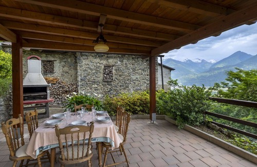 Traona Casa | Maravillosa casa de vacaciones para 6 personas con WIFI, TV, patio y mascotas permitida