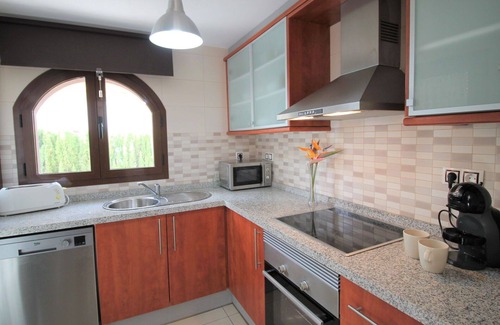 Polop Casa | Preciosa casa de vacaciones para 6 personas con piscina, A/C, WIFI, TV, patio y vista panorámica