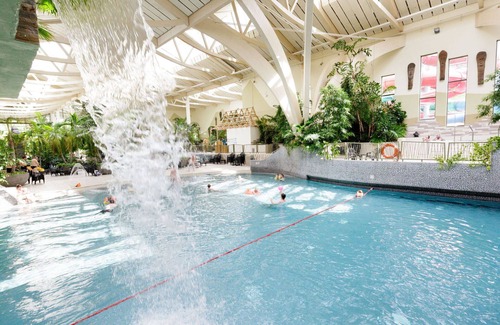 Nohfelden Casa | Beautiful villa for 10 people with WIFI, hot tub, pool, TV, terrace, pets allowed and parking