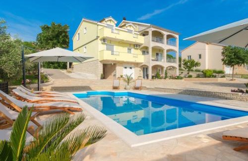 Lisicici Villa | Beautiful villa in Lisicic with private pool