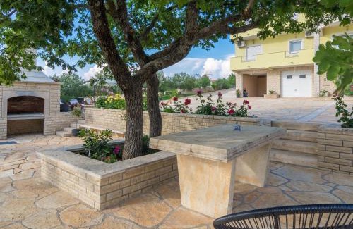 Lisicici Villa | Beautiful villa in Lisicic with private pool