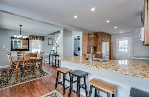 Wellesley Island Casa | Beautiful Waterfront Wellesley Island Property with Amazing Main Channel View