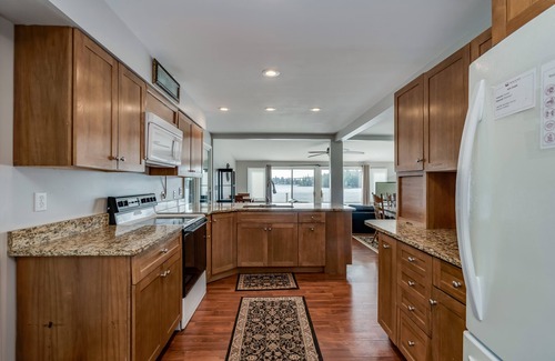 Wellesley Island Casa | Beautiful Waterfront Wellesley Island Property with Amazing Main Channel View