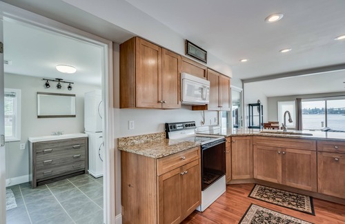 Wellesley Island Casa | Beautiful Waterfront Wellesley Island Property with Amazing Main Channel View