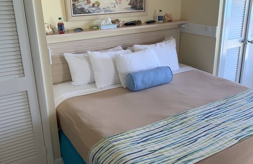 Paradise Island Complejo | Beautiful waterfront resort villa in Paradise Island, Bahamas. Sleeps 6.