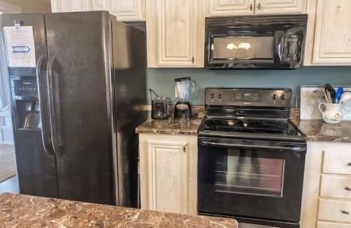 Jones Mills Casa | Beautiful Waterfront 3 Bed/2 bath Hideaway. GREAT FLAT YARD!