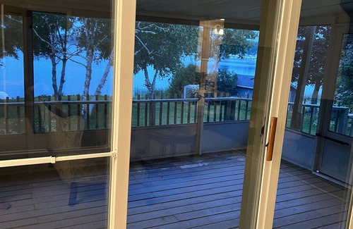 Selwyn Cabaña | Beautiful Waterfront Cottage