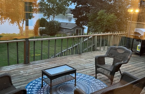 Selwyn Cabaña | Beautiful Waterfront Cottage