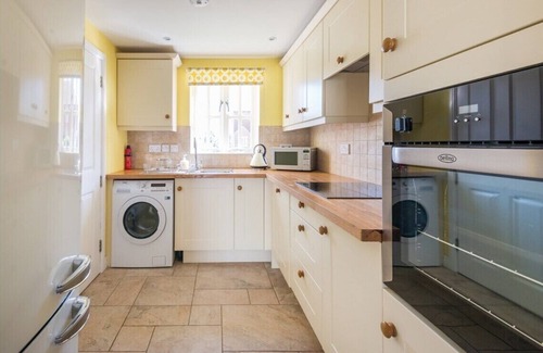 Winterton-on-Sea Cabaña | Bellamente amueblada, confortable casa de vacaciones cerca de una gran playa de arena.