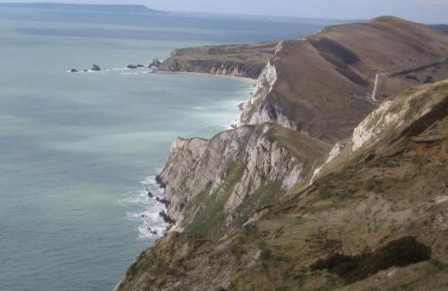 Holworth Casa | Beautifully presented beachcomber holiday home sited on the Durdle Door holiday park within a few minutes walk from the path that leads to the famous Durdle Door arch and Lulworth cove