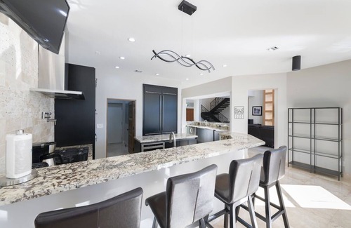 Bouvet Island Casa | Beautifully renovated 6 Bedroom Mansion Pet Friendly