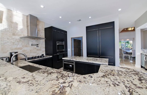 Bouvet Island Casa | Beautifully renovated 6 Bedroom Mansion Pet Friendly