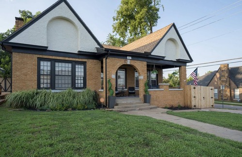 Central Oklahoma City Casa | Beautifully renovated craftsman in the heart of Oklahoma City.