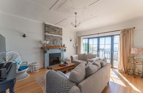 Parklands Casa | Beautifully Renovated Retreat Modern Comfort with Outdoor Entertaining