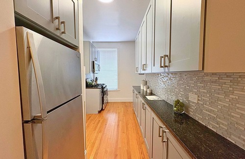 Wrigleyville Apartamento | Beautifully Set Up 2BR Space