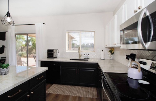 San Tan Valley Casa | BEAUTIFULLY Updated San Tan House of Serenity✨- Free WiFi, Game Room, Sleeps 10