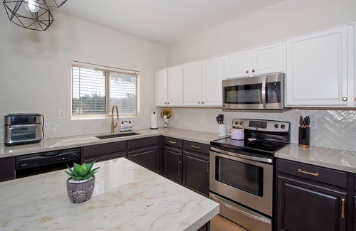 San Tan Valley Casa | BEAUTIFULLY Updated San Tan House of Serenity✨- Free WiFi, Game Room, Sleeps 10