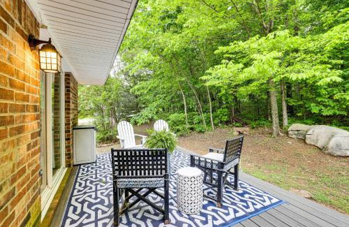 Garfield Casa | Beaver Lake Getaway with 2 Decks, Grill, and Views!