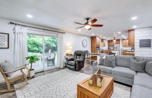 Garfield Casa | Beaver Lake Getaway with 2 Decks, Grill, and Views!