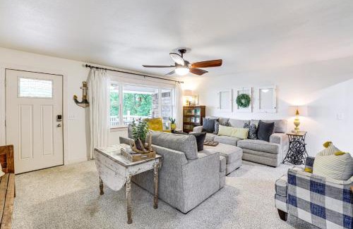 Garfield Casa | Beaver Lake Getaway with 2 Decks, Grill, and Views!