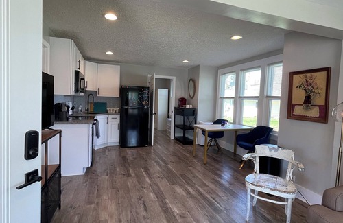 Lakeville Apartamento | Bed and Beverage with Lake View