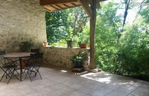 Clermont-Dessous Cama Y Desayuno | Bed and Breakfast "Chez Sophie" bedroom ground floor terrace