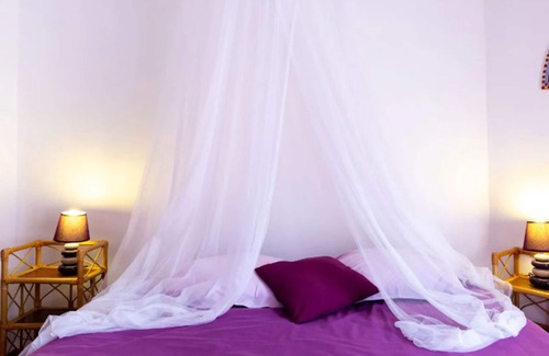 L'Epine Cama Y Desayuno | Alojamiento y desayuno 'Ancolie' con terraza privada, jardín compartido y Wi-Fi