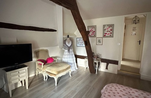 Suzay Cama Y Desayuno | Chambre d'hôtes 'English Roses' con piscina privada, jardín compartido y Wi-Fi