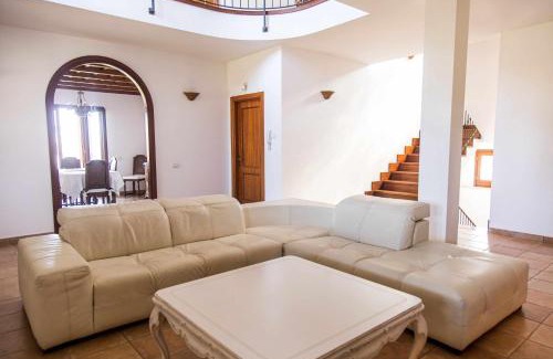 Anzio Cama Y Desayuno | Bed and Breakfast Villa Romano